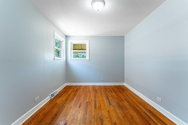 Building Photo - 4507 S Leamington Ave