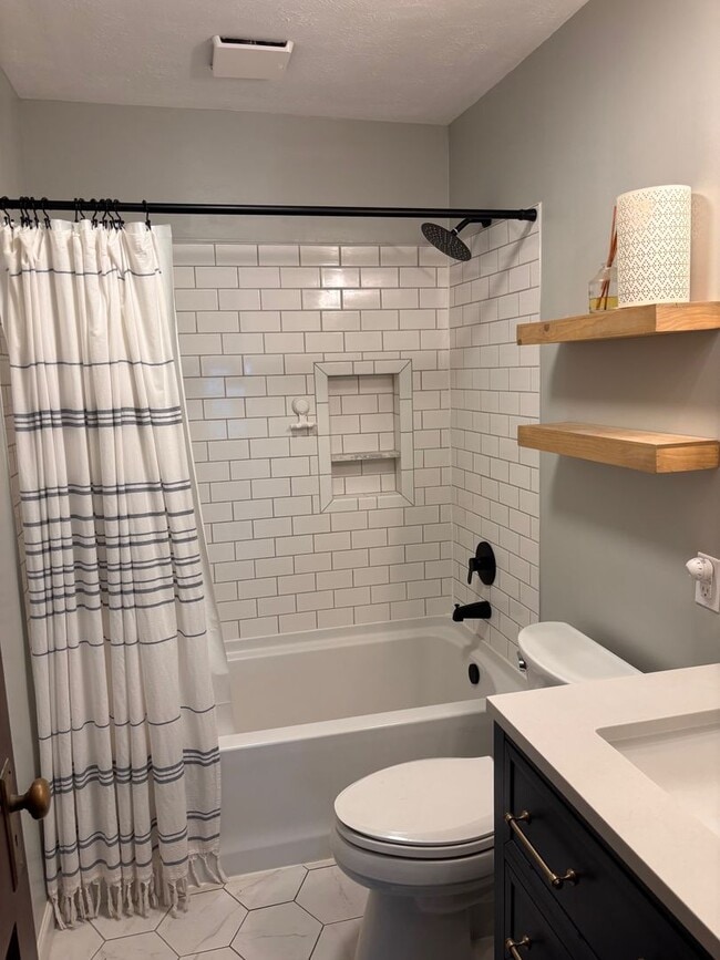 Building Photo - Single Family Home located within Minutes of both Hospitals. - 3 Bedrooms, 1 Bathroom and 1 Car G...