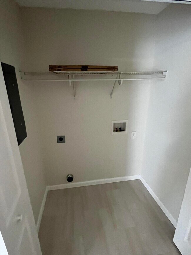 Building Photo - 19 Park Cir SE