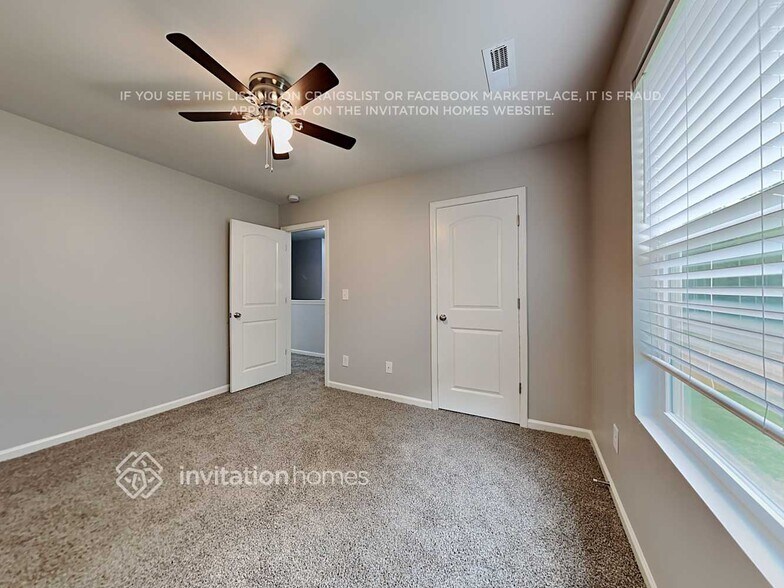 Building Photo - 915 Mathis Ave