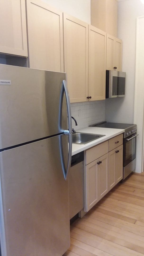 Building Photo - Beautiful 1 bed/1 bath apartment with tons of charm!