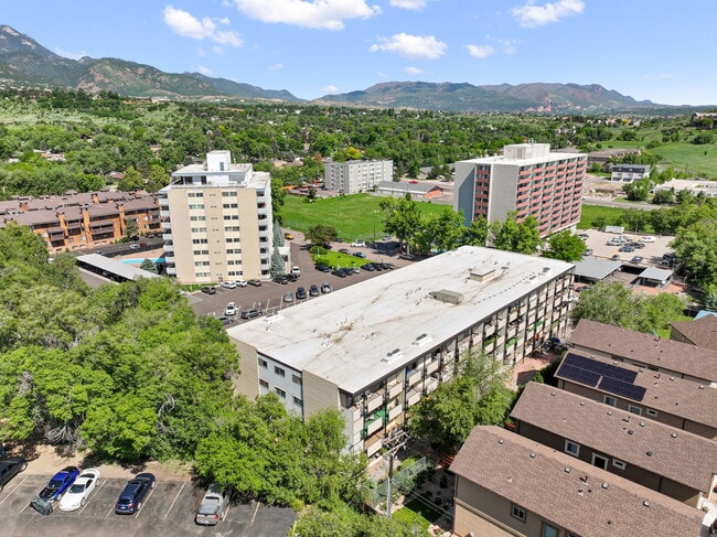 Building Photo - 777 Saturn Dr