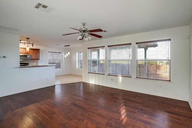 Building Photo - 1206 Hensley Dr