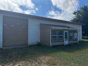 Building Photo - 1/1 Barndominium on One Gated Acre in Rura...
