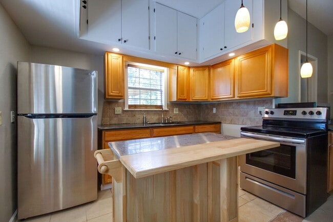 Building Photo - Waterfront on the Bay