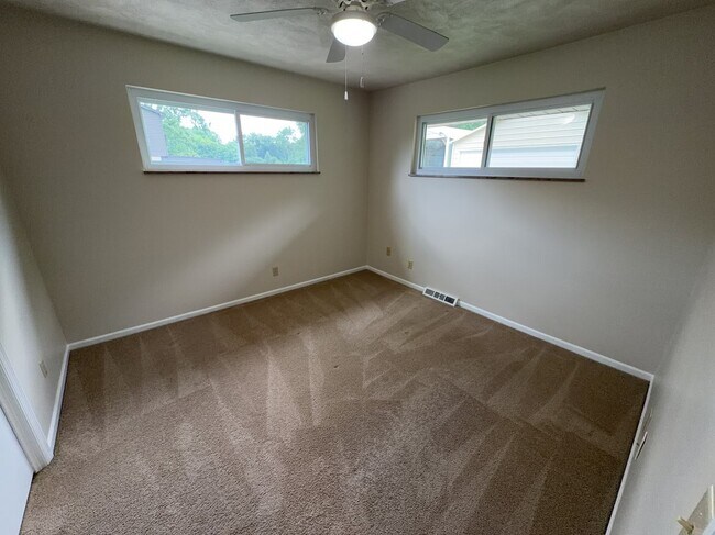 Building Photo - 8221 Sunburst Dr
