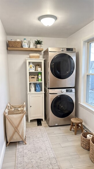 Building Photo - 24 Elm St