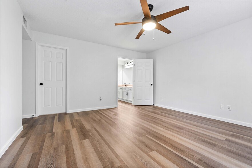 Building Photo - 13715 Richmond Park Dr N