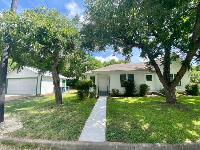 Building Photo - Prelease for August!  Close to Campus!  2800 Dancy.