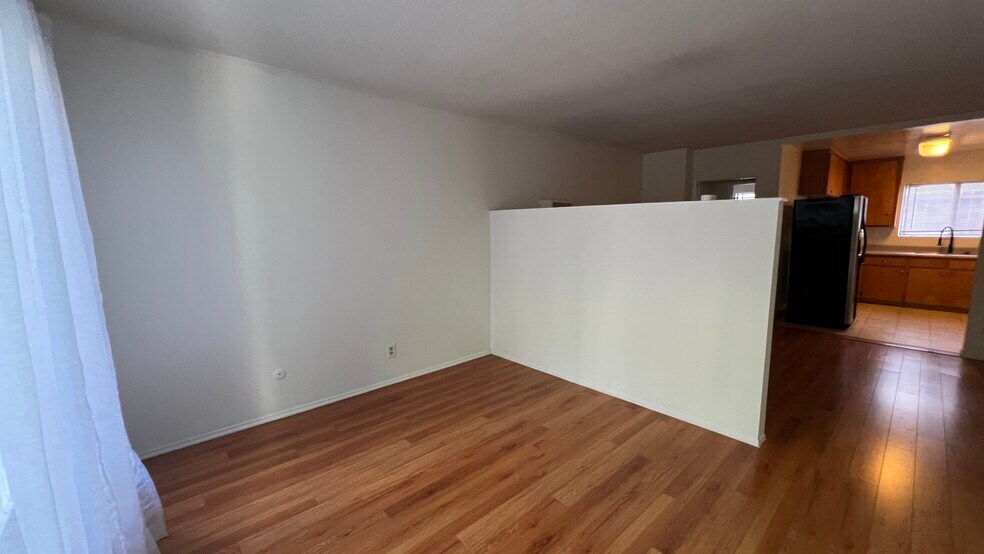 Building Photo - 3562 Mentone Ave