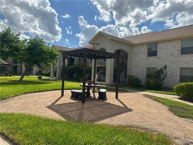 Building Photo - 15 Hibiscus Ave