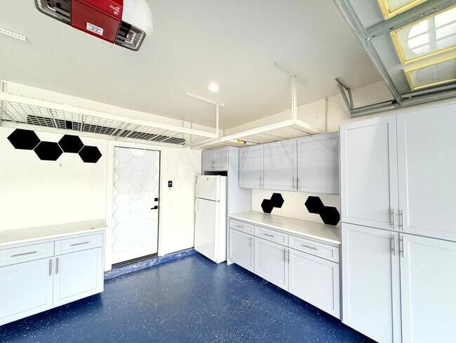 Building Photo - Fantastic 2-Story Home 3 bed 2.5 bath with backyard in Prime Golden Hills-Redondo Beach