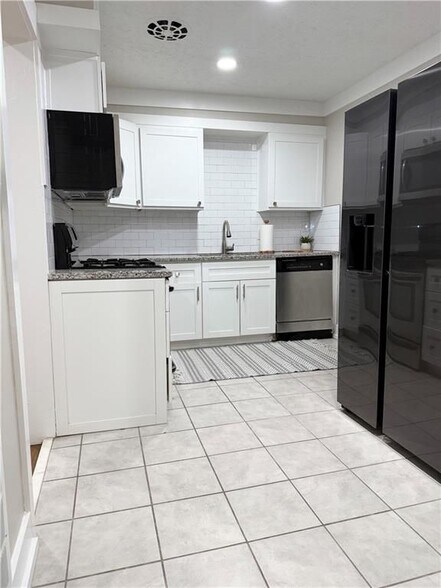 Building Photo - 1179 Lynmoor Dr NE