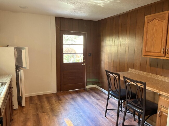 Building Photo - Great One Bedroom Furnished Apartment in H...