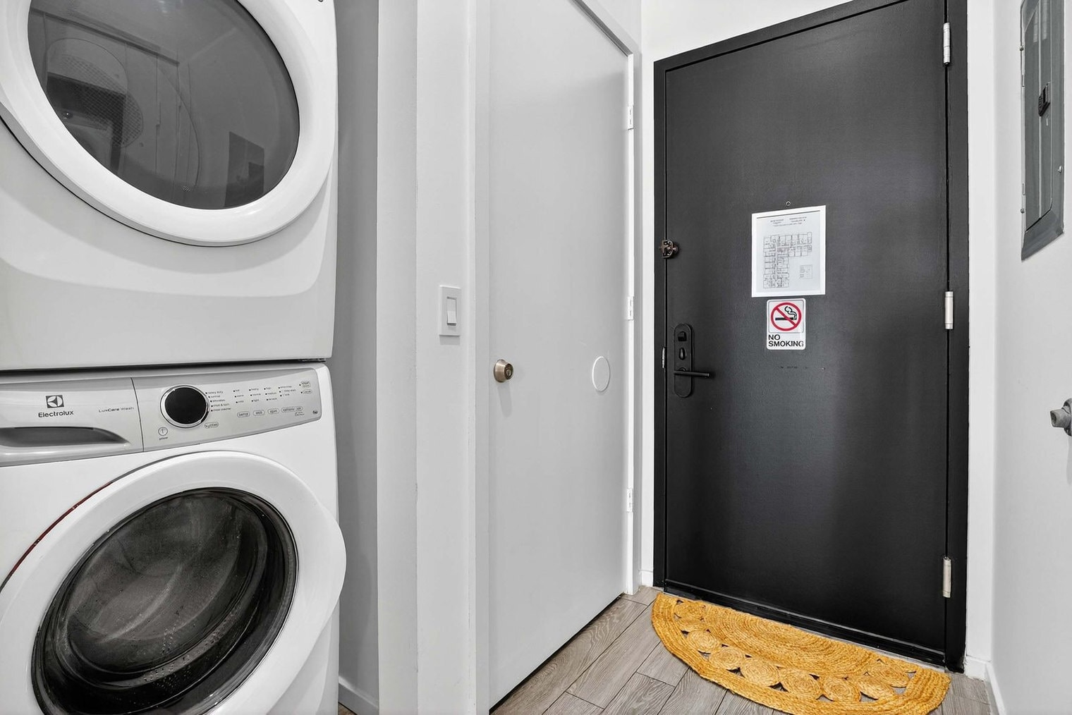 Building Photo - 404 NE 2nd Ave