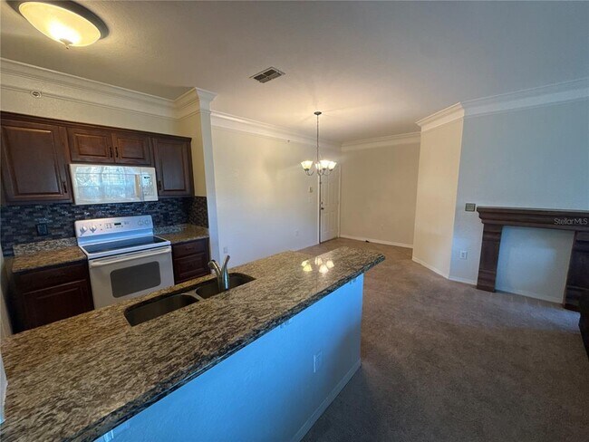 Building Photo - 5463 Vineland Rd