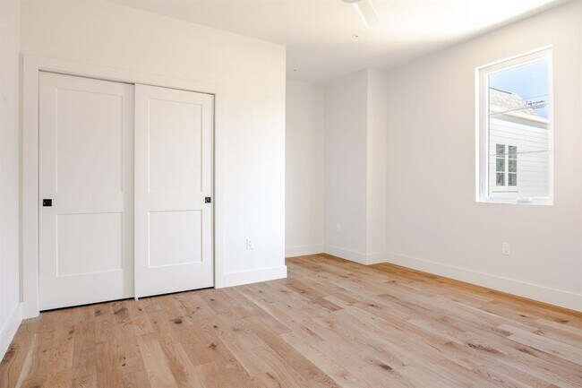 Building Photo - 1802 Overhill Dr