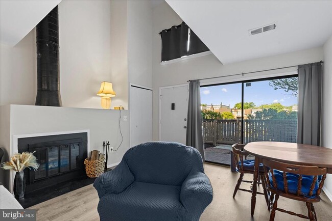 Building Photo - 3911 Woodhue Pl