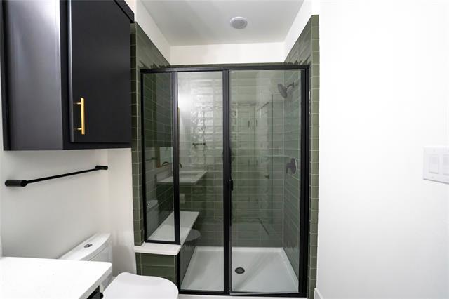 Building Photo - 10904 Hollydale Ln