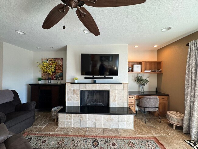 Building Photo - Riverfront 2BR Condo Great Views, Luxury Furnished incl UTILITIES