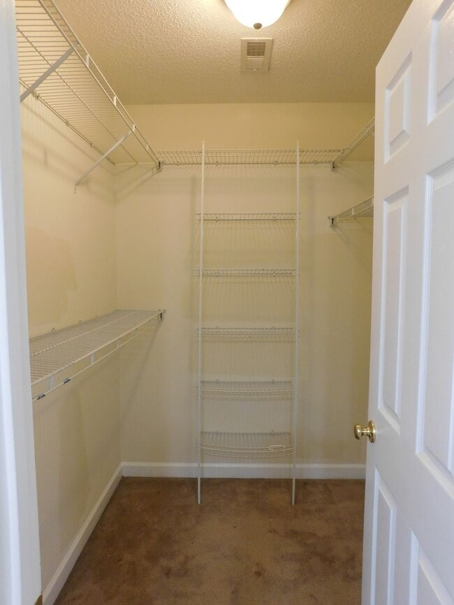 Building Photo - 113 Fairmount Way