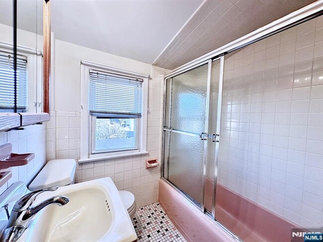 Building Photo - 48 Center