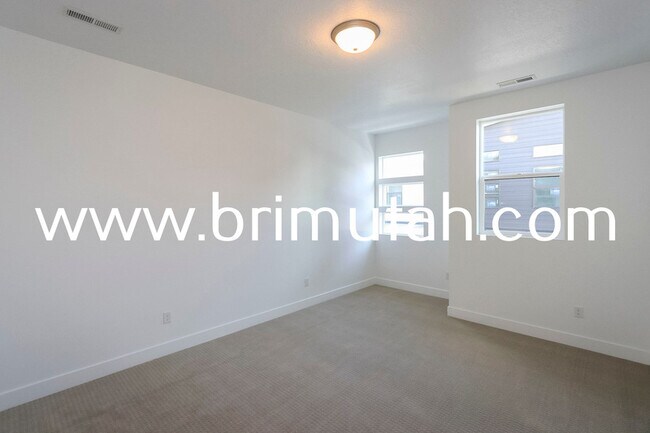 Building Photo - 9204 S. Holiday Bowl Court