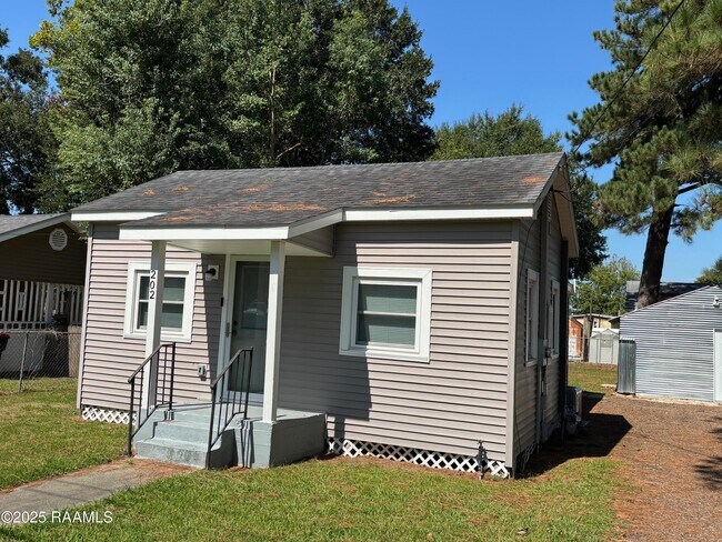 Primary Photo - 202 Adelma St
