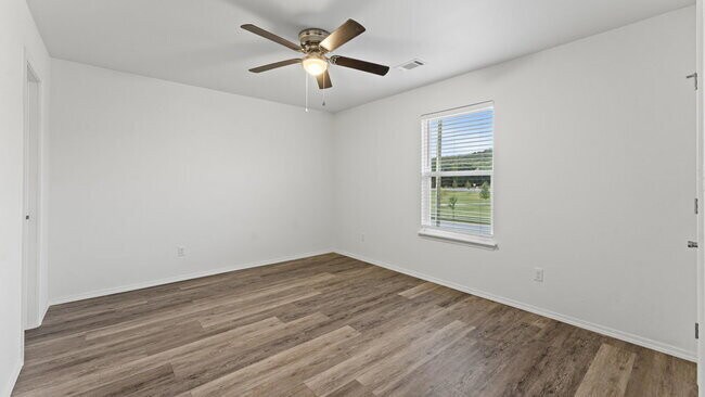 Building Photo - "Spacious 4-Bedroom Duplex with 4.5 Baths ...