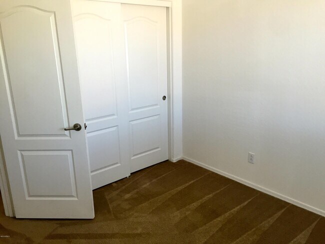 Building Photo - 44177 Palmen Dr