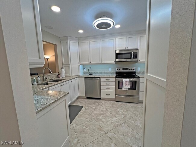 Building Photo - 15400 Cedarwood Ln