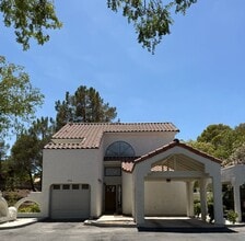 Building Photo - TWO BEDROOM TOWNHOME IN THE LAKES WITH GARAGE AND ATTACHED CARPORT