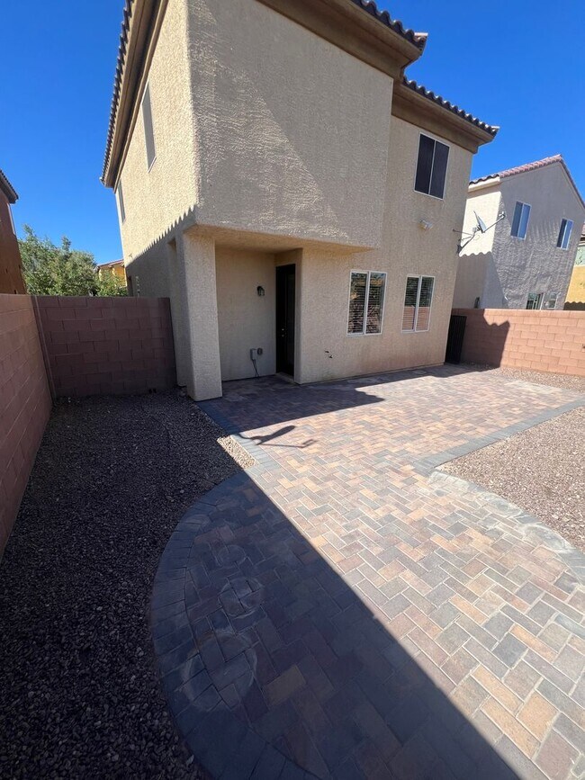 Building Photo - Located in the Southwest 3 Bed | 2.5 Bath | Loft | 2-Car Garage spacious backyard