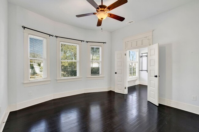 Building Photo - Thomas Square Home