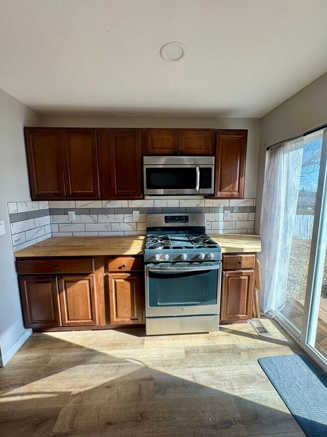 Building Photo - 4 Bedroom home in Stunning Rockrimmon