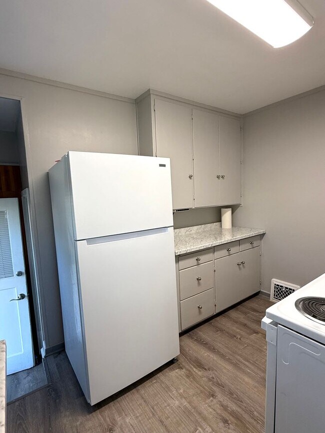 Building Photo - 1307 Perkins Ave