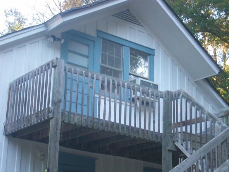 Building Photo - 285 Sycamore Dr