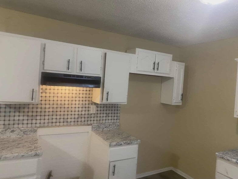 Building Photo - 95 W Mallory Ave