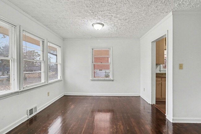 Building Photo - $1,595/month | 3 Bed | 2 Bath | Single-Level Ranch