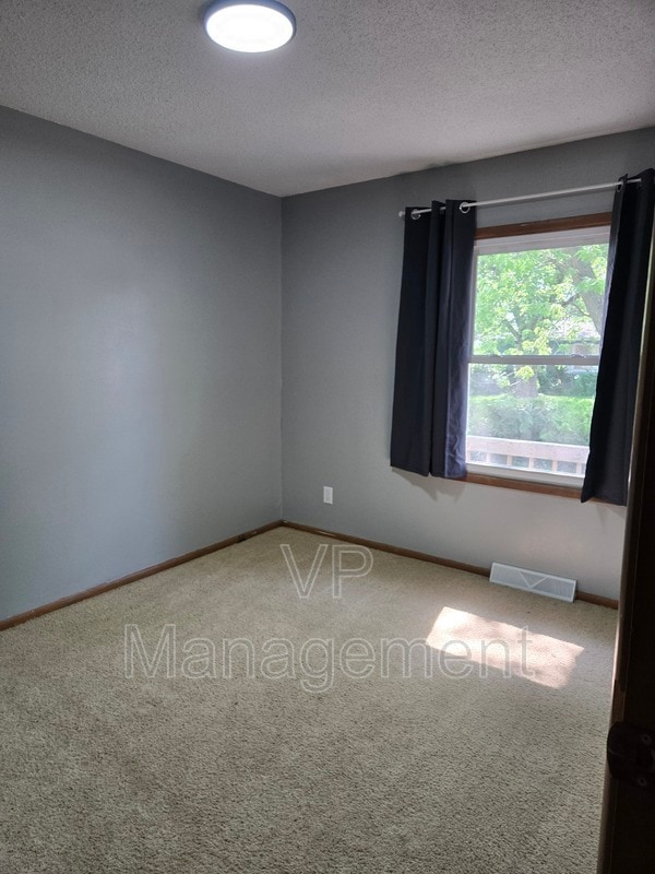 Building Photo - 3433 Somerset Dr