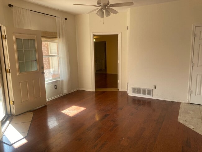 Building Photo - 3 bed 2 bath - Frenship ISD