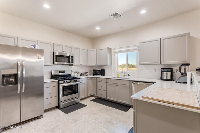 Building Photo - 8373 E Sunwing Ridge Dr