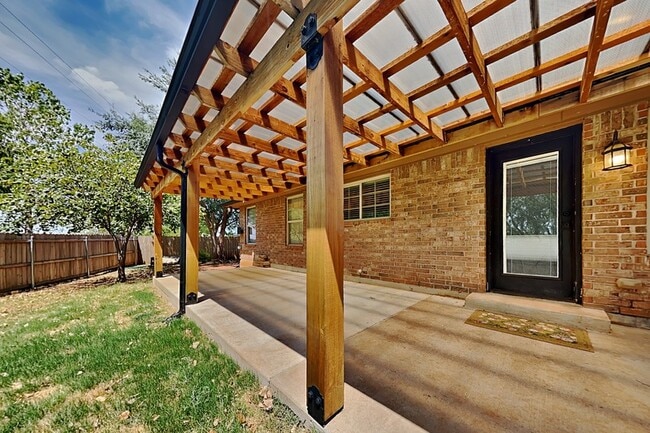 Building Photo - 12505 Edison Dr
