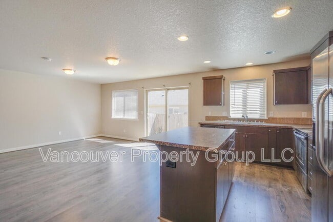 Building Photo - 6125 NE 105th Ave