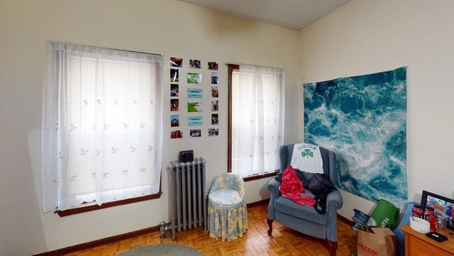 Building Photo - 240 School St