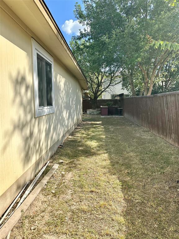 Building Photo - 6913 Sabrina Dr