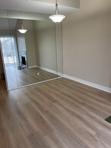 Building Photo - 2872 Davison Ave