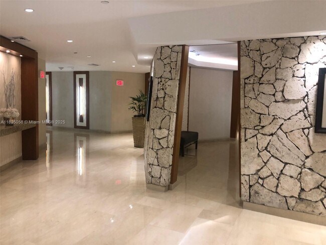 Building Photo - 1111 Crandon Blvd