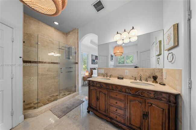 Building Photo - 3922 SW 60th Ave