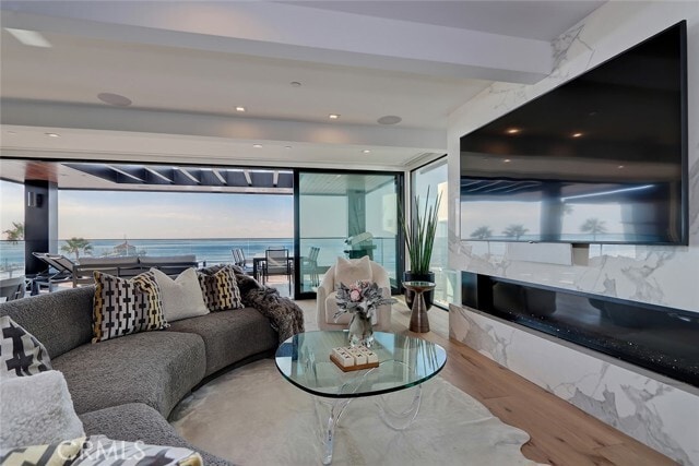 Building Photo - 1208 The Strand